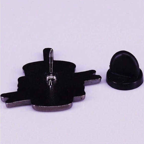 💖5 items for $25 Sale!💖 Cold Like My Heart Coffee Pin - Picture 3 of 3